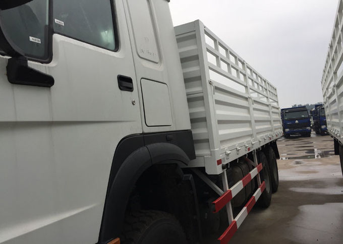 Vehículos de cargo económicos ligeros de las mercancías HOWO 25 toneladas de litera de 10Wheels LHD 290 HP dos