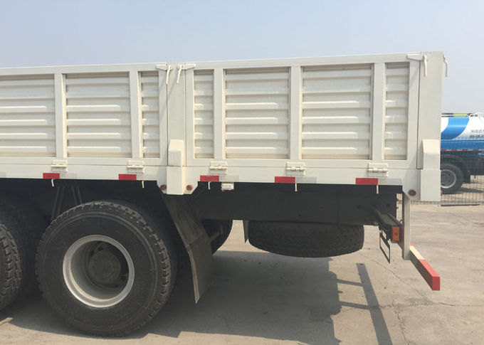 Del motor diesel del cargo del camión SINOTRUK HOWO HW76 de configuración superior de la cabina 30 - 60 toneladas
