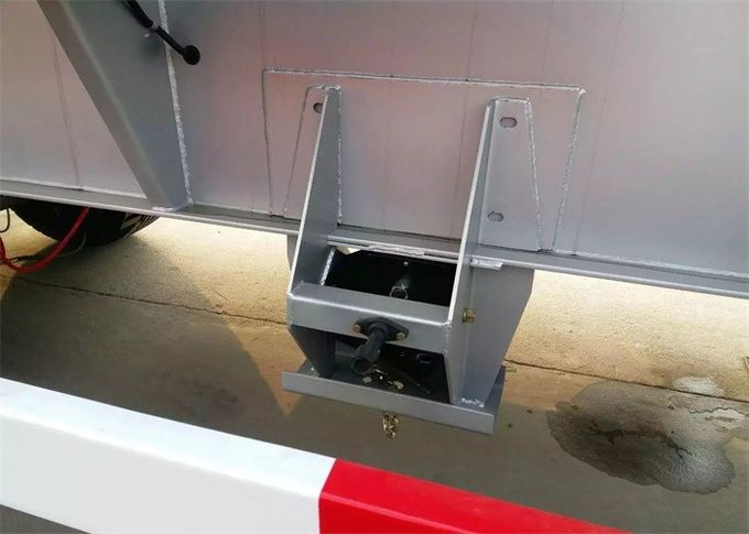 Los árboles de SINOTRUK 3 aprovisionan de combustible semi el camión de remolque tri Axle Tank Capacity 40 - 60 CBM
