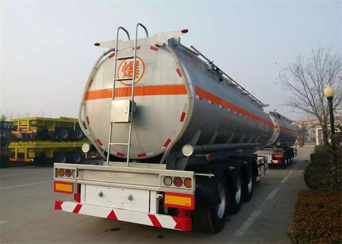 Los árboles de SINOTRUK 3 aprovisionan de combustible semi el camión de remolque tri Axle Tank Capacity 40 - 60 CBM