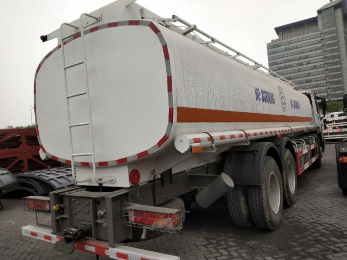 Camión del depósito de gasolina 336 del EURO 2 de HOWO, camión 25CBM del buque de petróleo 20 toneladas de carga útil 7