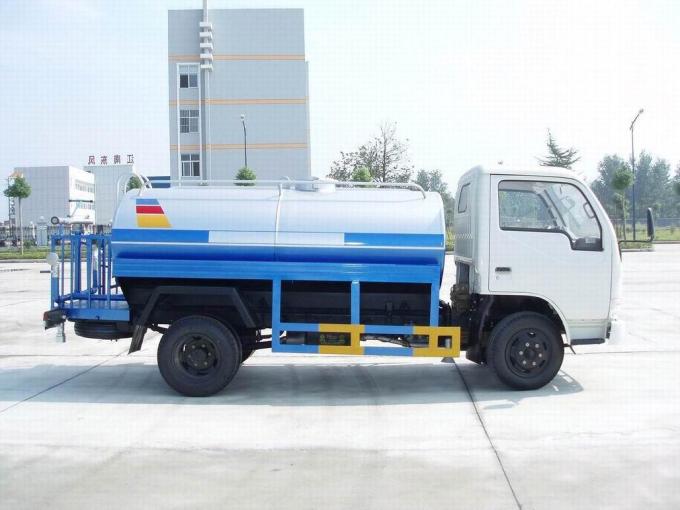 Camión del agua de Sinotruk 4X4 5-10ton 5-10cbm