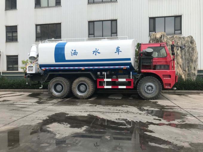 Camión del agua de Sinotruk 4X4 5-10ton 5-10cbm