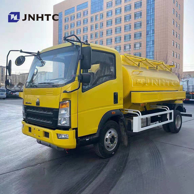 Modelo nuevo 3000l del camión 4x2 del depósito de gasolina de la luz de Sinotruk Howo
