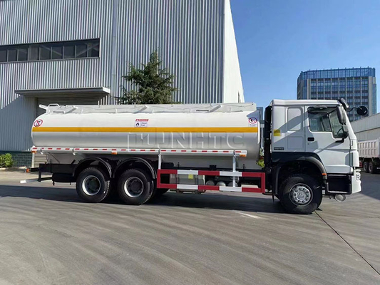 conducción del camión de petrolero de 6x4 20000L Sinotruk Howo 371hp LHD
