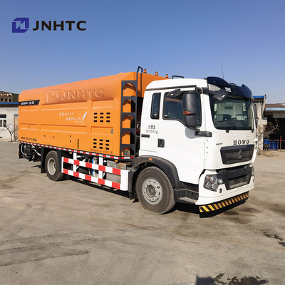 camión de goma HOWO A7 de 8x4 Asphalt Gravel Macadam Synchronous Sealing
