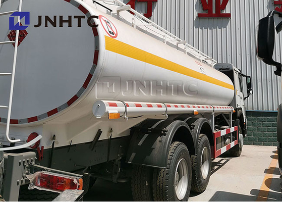 Camión 6x4 20000l del depósito de gasolina de Sinotruk Howo 25000 litros