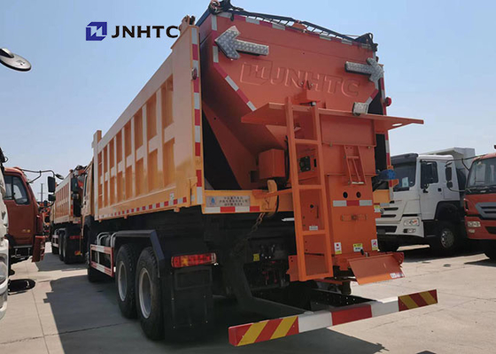 Camioneta pickup Sinotruk Howo 371hp 300L del quitanieves del barrendero de camino