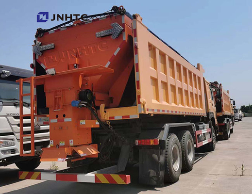 Camioneta pickup Sinotruk Howo 371hp 300L del quitanieves del barrendero de camino