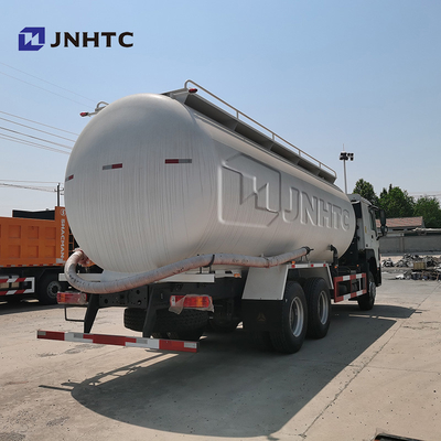 SINOTRUCK HOWO Camión volquete Varios materiales en polvo