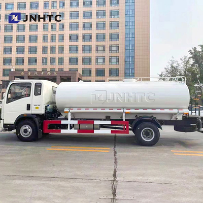 El tanque del camión del agua del camión 4X2 de la regadera de la luz 1000l de Sinotruck HOWO