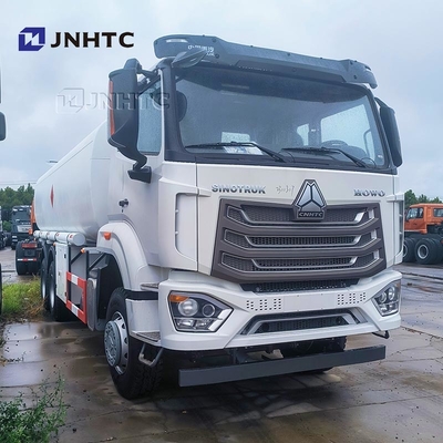 Camión de petrolero diesel de la entrega del combustible de SINOTRUK HOHAN 6X4 en venta