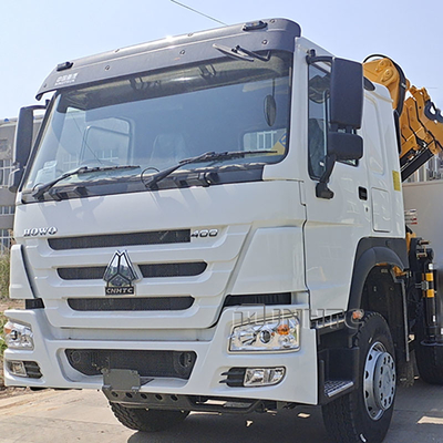 Nuevo camión de carga Sinotruk Howo 10 toneladas grúa plegable 12 ruedas 400hp a la venta