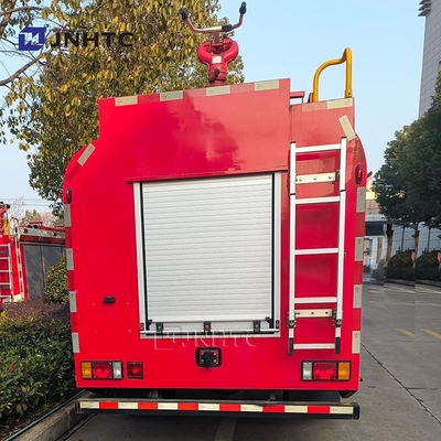 Nuevo camión contra incendios Howo 5000L Cisterna de espuma de agua 4X4 camión contra incendios buen precio