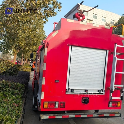 Nuevo camión contra incendios Howo 5000L Cisterna de espuma de agua 4X4 camión contra incendios buen precio