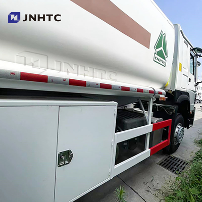 Nuevo camión tanque de petróleo Howo 6x4 400hp Capacidad 12 ruedas camión tanque de combustible para la venta