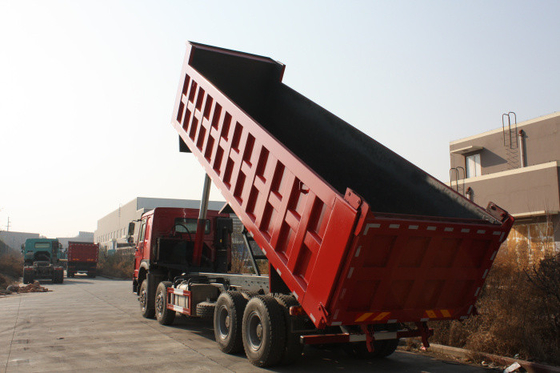 camión volquete resistente rojo de Sinotruk Howo 8x4 de las ruedas 50T 12 con 30M3 la capacidad LHD