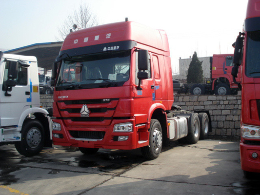 10 la cabeza del tractor de las ruedas HOWO acarrea 6x4 con el alto taxi del tejado HW79 y GVW 25 toneladas