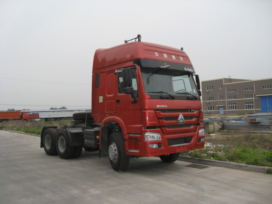 10 la cabeza del tractor de las ruedas HOWO acarrea 6x4 con el alto taxi del tejado HW79 y GVW 25 toneladas