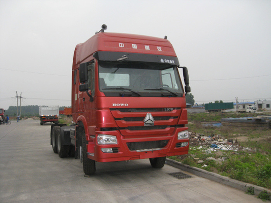 10 la cabeza del tractor de las ruedas HOWO acarrea 6x4 con el alto taxi del tejado HW79 y GVW 25 toneladas