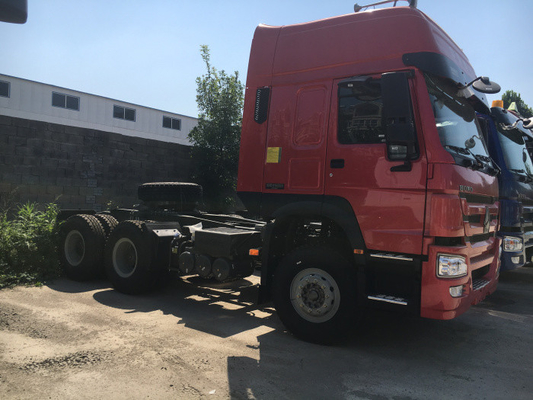 camión del motor del tractor de Sinotruk Howo7 de la cabina de 371hp HW79 con 2 durmientes