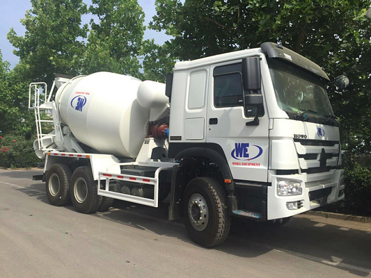 Camión blanco del mezclador concreto de Sinotruk Howo7 8M3 10M3 con la ARCA Pto y la bomba