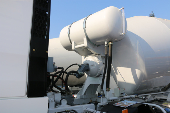 Camión concreto del mezclador de Sinotruk Howo A7 8×4 con el motor 371hp y una cama