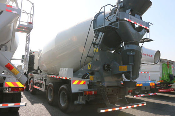 el anuncio publicitario de poca potencia del combustible diesel del camión del mezclador concreto 6x4 acarrea Sinotruk Howo7