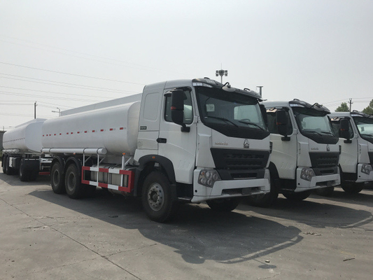 Camión de reparto del aceite de la estructura de acero de 371 de caballo del poder de gasolina del depósito ruedas del camión 10