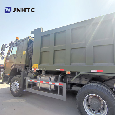 China Marca famosa HOWO camiones de remate 6X4 400HP camión de basura transporte en África Venta caliente