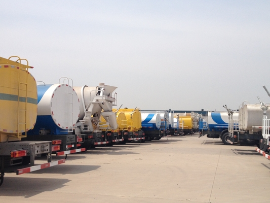 Camión volquete resistente de Howo, capacidad 12-20m3 del camión de petrolero del agua