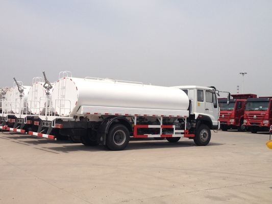 Camión volquete resistente de Howo, capacidad 12-20m3 del camión de petrolero del agua
