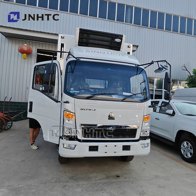 HOWO 4X2 Camión de transporte ligero de pollo bebé Vehículo de entrega de pollos pequeños para la venta
