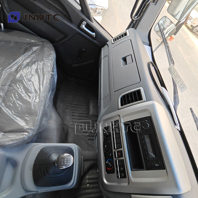 HOWO 4X2 Camión de transporte ligero de pollo bebé Vehículo de entrega de pollos pequeños para la venta