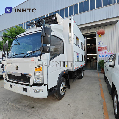 HOWO 4X2 Camión de transporte ligero de pollo bebé Vehículo de entrega de pollos pequeños para la venta