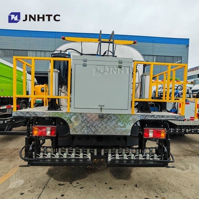 HOWO Equipo de rociado de asfalto Camiones 4X2 160HP Distribuidor inteligente de betún para la venta