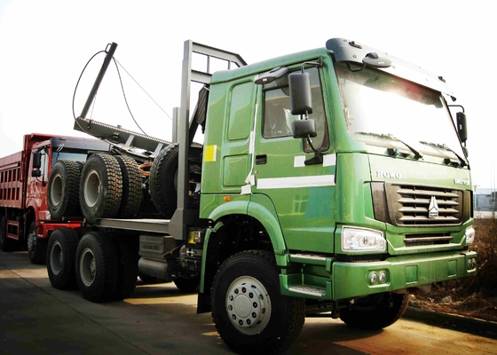 Marca de conducción derecha de Sinotruk Howo del camión del portador del registro de 6*6 400l con cualquier color