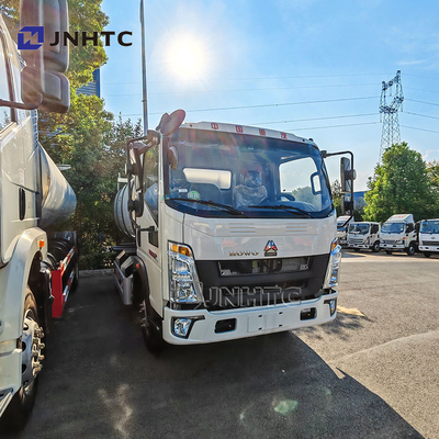 Sinotruk Howo 4x2 Camión de combustible ligero Camión cisterna 4200 litros Camión cisterna de combustible de aceite diesel