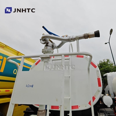 Nuevo camión de agua ligero HOWO 4x2 5000 litros 5 toneladas camión cisterna de agua