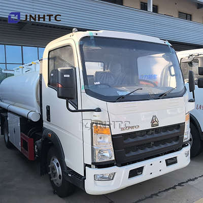 Sinotruk Howo Mini tanque de aceite ligero 4x2 camión cisterna de combustible de 3000L
