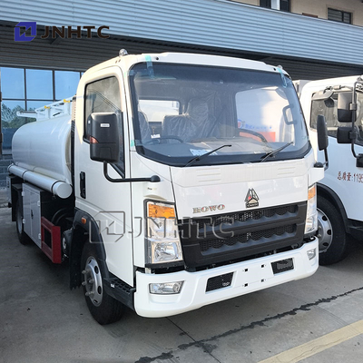 Sinotruk Howo Mini tanque de aceite ligero 4x2 camión cisterna de combustible de 3000L