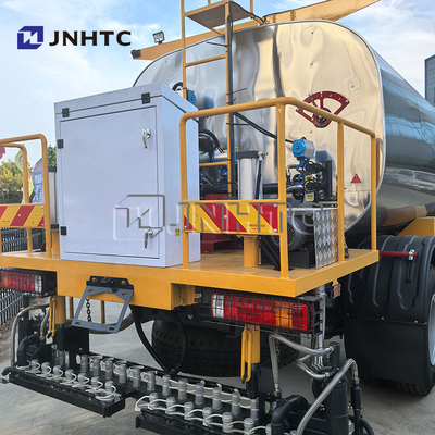 HOWO 4X2 remolque de construcción de carreteras camión distribuidor de asfalto con barra de rociado para el asfalto priming