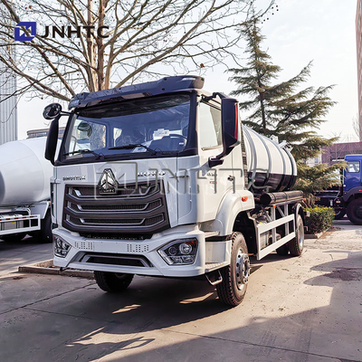 Mejor vendido HOWO 4*2 5m3 camión de aspiración de aguas residuales de vacío para la venta