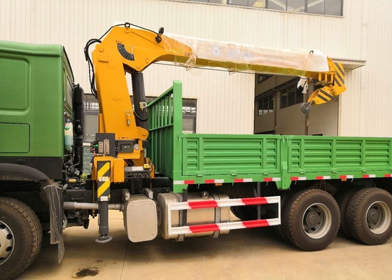 el camión del chasis de 12T 6x4 montó la grúa del auge del color verde de Sinotruk Howo7