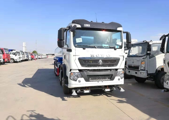 266hp del camión del tanque del combustible líquido del agua de Sinotruk 10cbm 4 * 2 con el aire acondicionado