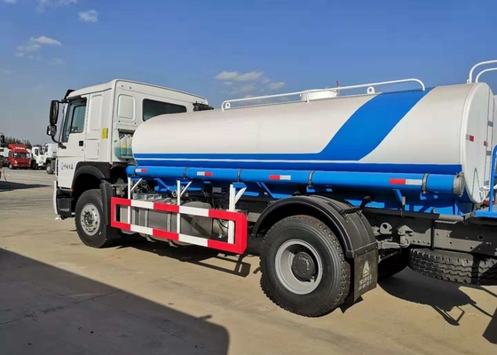 266hp del camión del tanque del combustible líquido del agua de Sinotruk 10cbm 4 * 2 con el aire acondicionado