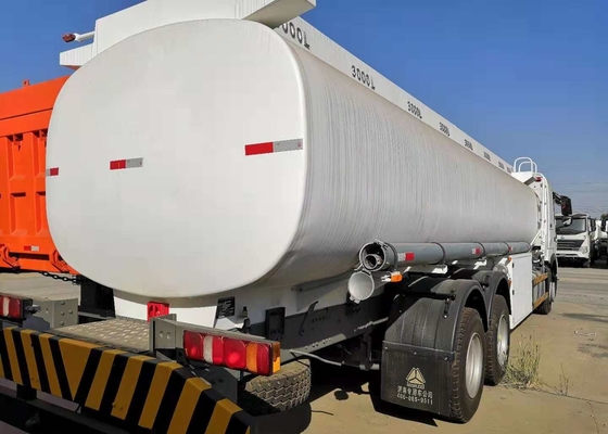 el camión SINOTRUK HOWO A7 10 del depósito de gasolina de 371hp 6x4 rueda la capacidad 21cbm