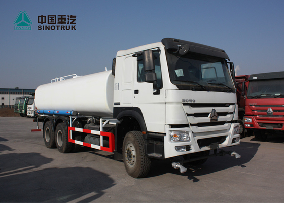 Camión de petrolero pasajero ISO de la regadera del agua de Howo Euro2 371hp 25000L