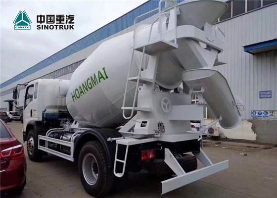 Howo 4x2 4CBM Mini Concrete Mixer Truck con el color blanco está listo en fábrica