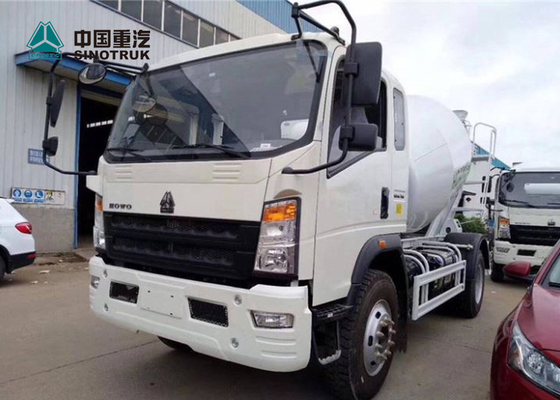 Howo 4x2 4CBM Mini Concrete Mixer Truck con el color blanco está listo en fábrica